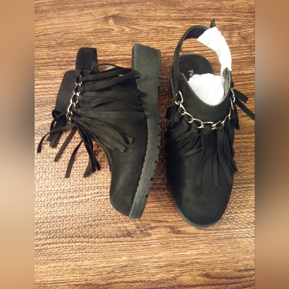 Chic Black Fringe Kids Clogs